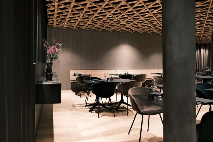 Dining 42 of 81