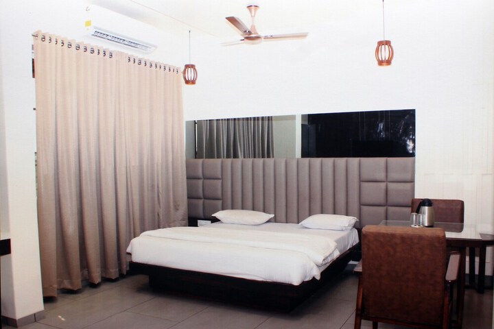 Room 25 of 36