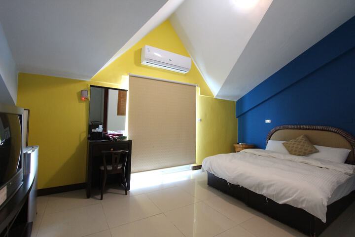 Room 13 of 22