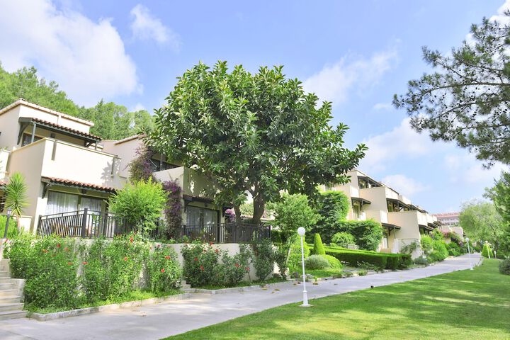 Hotel Exterior 80 of 80