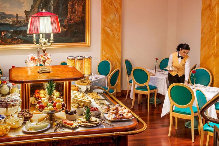 Breakfast area