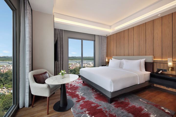 Room 8 of 77