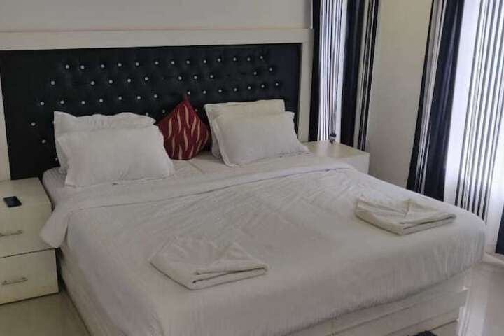 Room 3 of 41