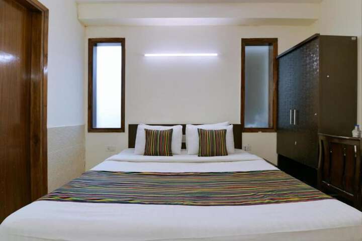 Room 14 of 37