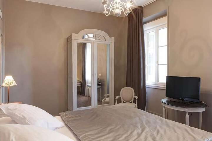 Room 47 of 84