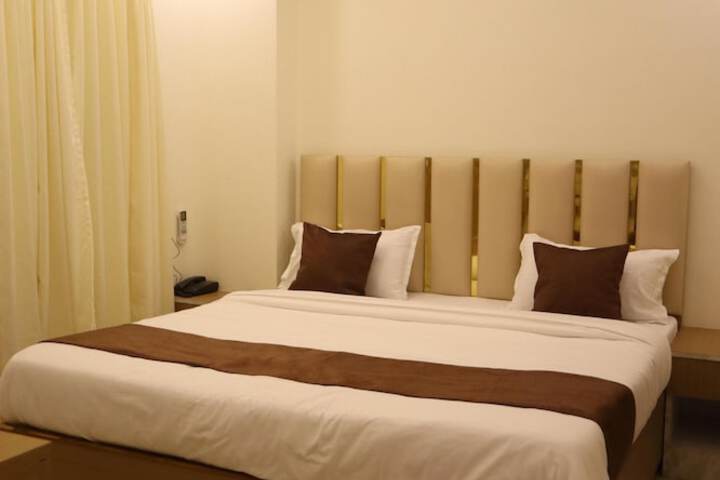 Room 6 of 17