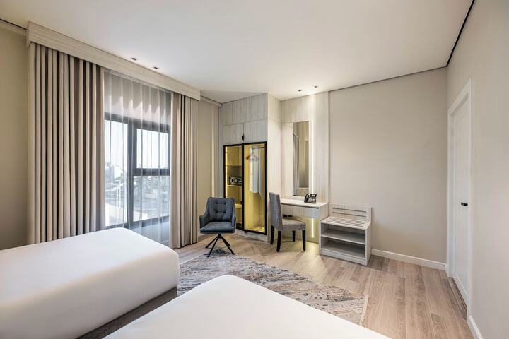 Room 28 of 68