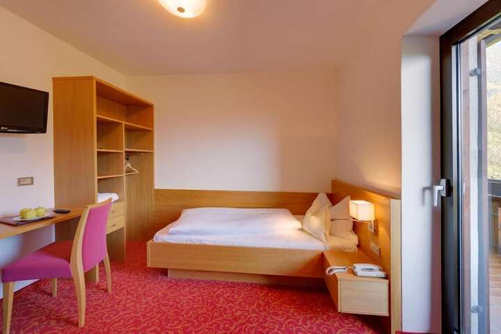 Room 9 of 29