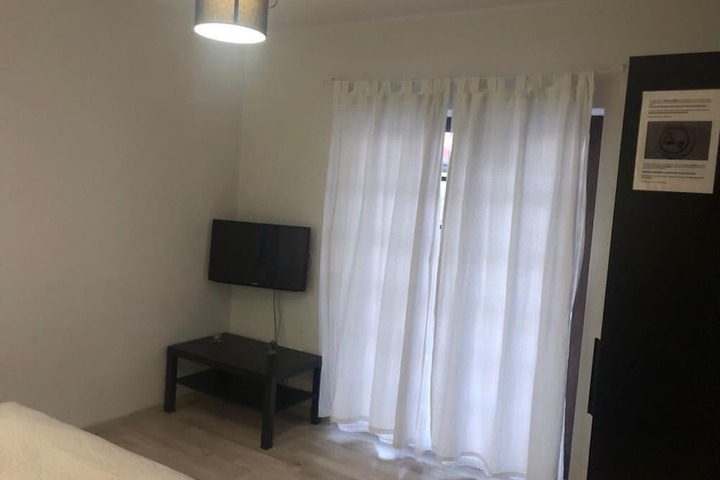 Room 10 of 32