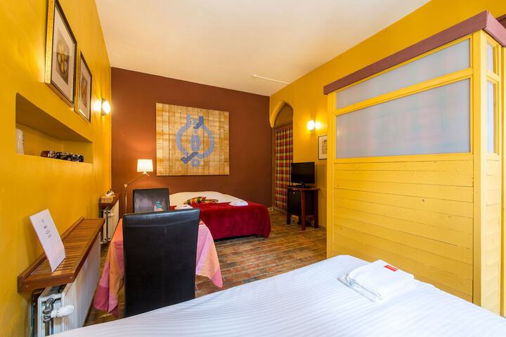 Room 32 of 40