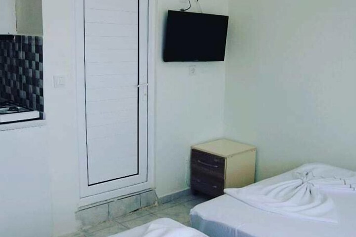 Room 10 of 11