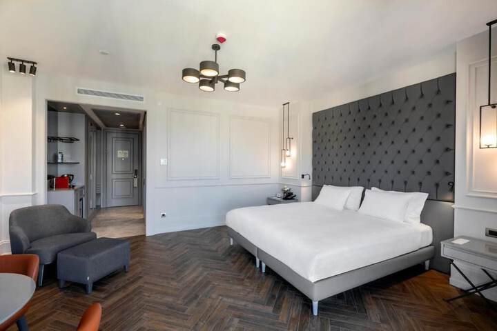Room 49 of 126