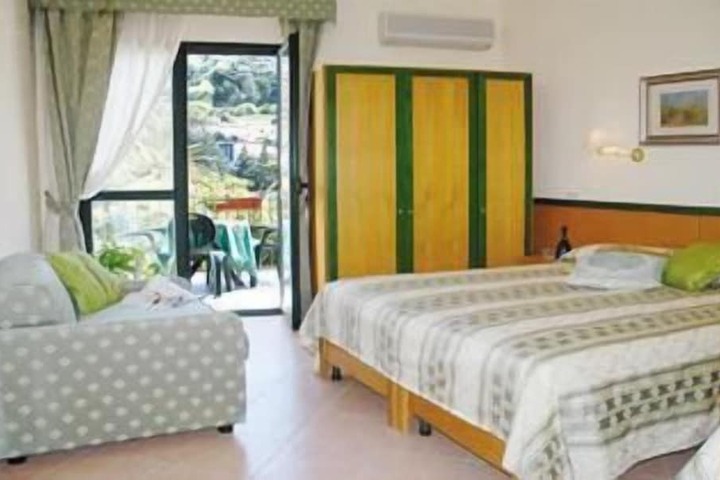 Room 5 of 15