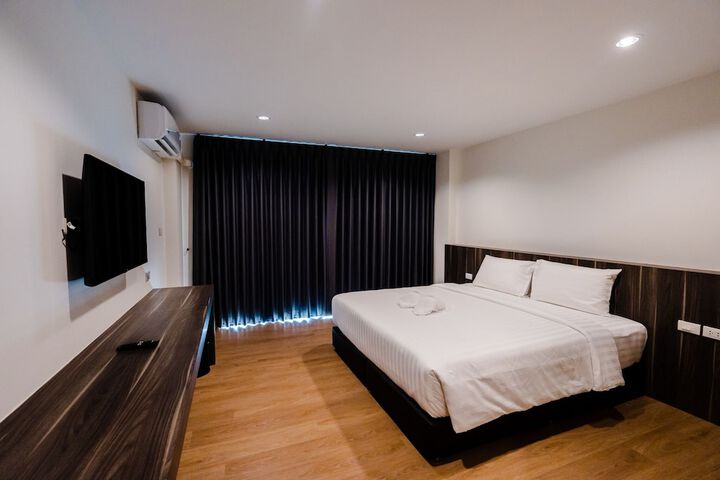 Room 3 of 6