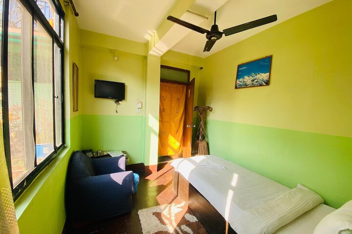Room 6 of 28