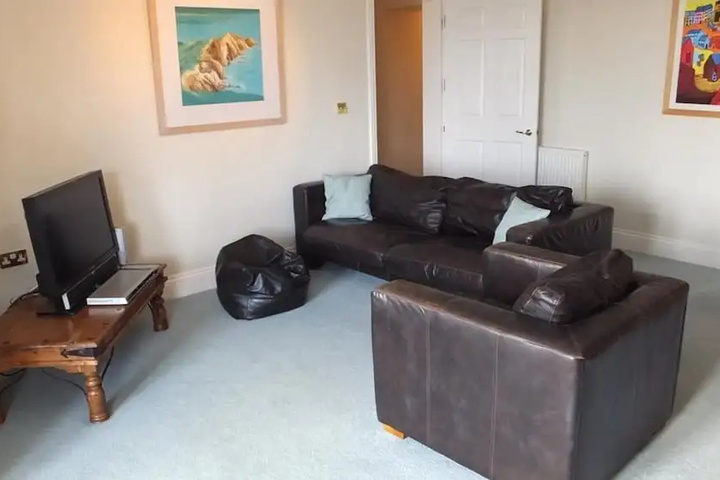 Room 8 of 14