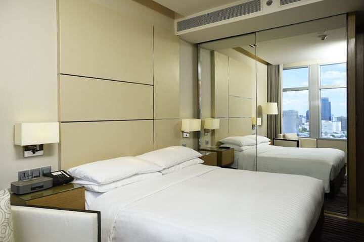 Room 12 of 112
