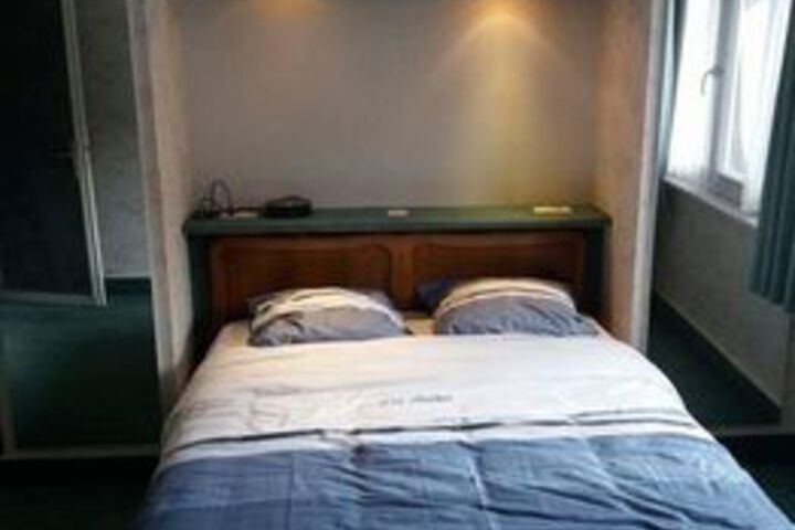 Room 4 of 12
