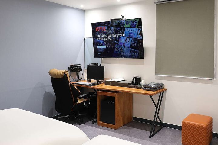 Room 10 of 50