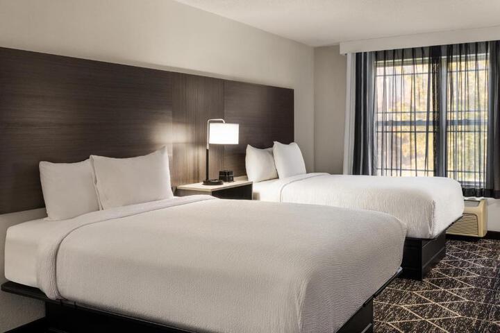 2 Queen Beds (2 of 16)