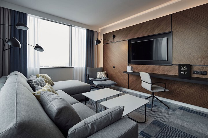 Room 5 of 68