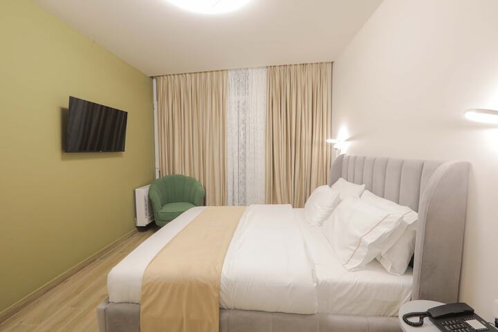 Room 42 of 101