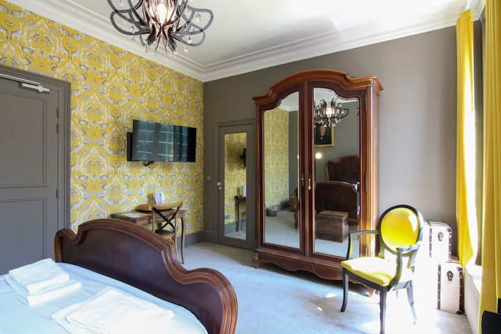 Room 4 of 75
