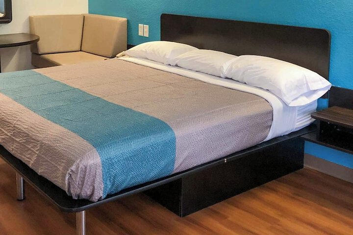 Room 16 of 29