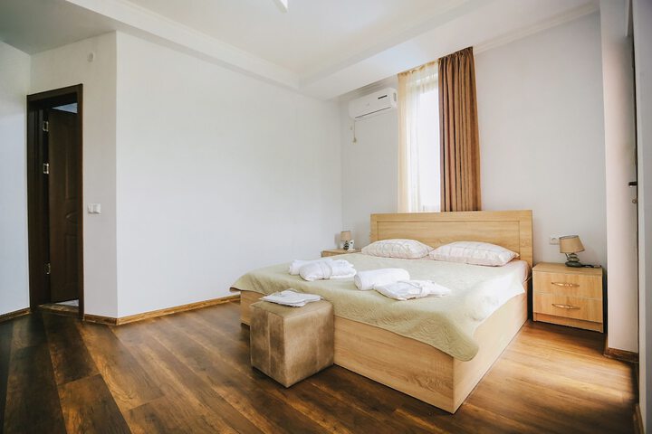 Room 8 of 35