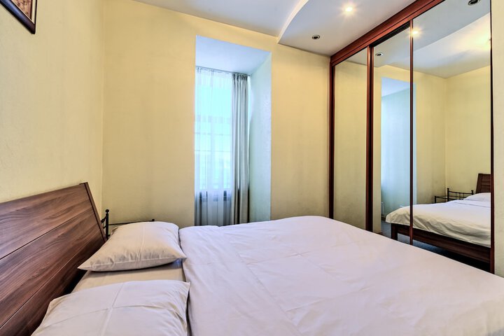 Room 11 of 40