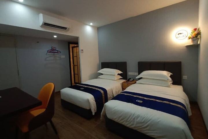 Room 12 of 36