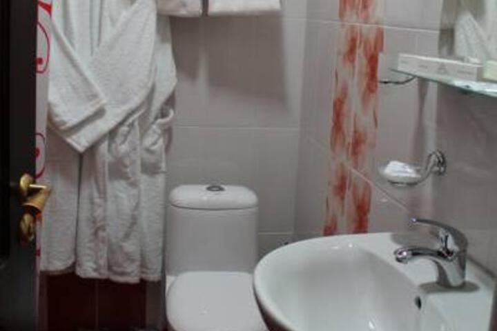 Room 2 of 10