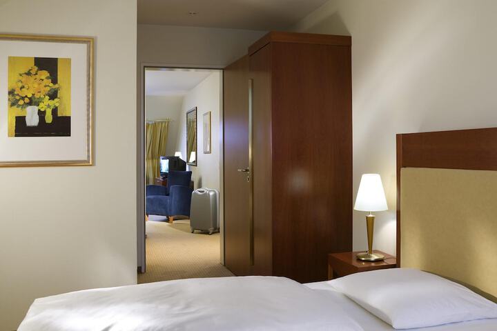 Room 11 of 50