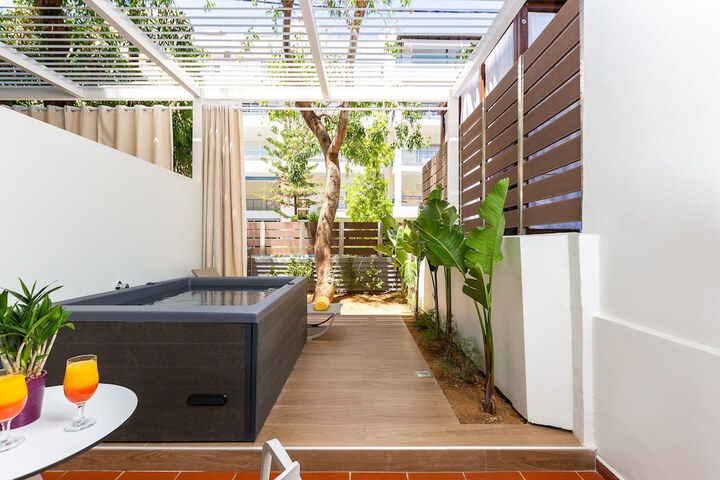 Hot Tub 120 of 171