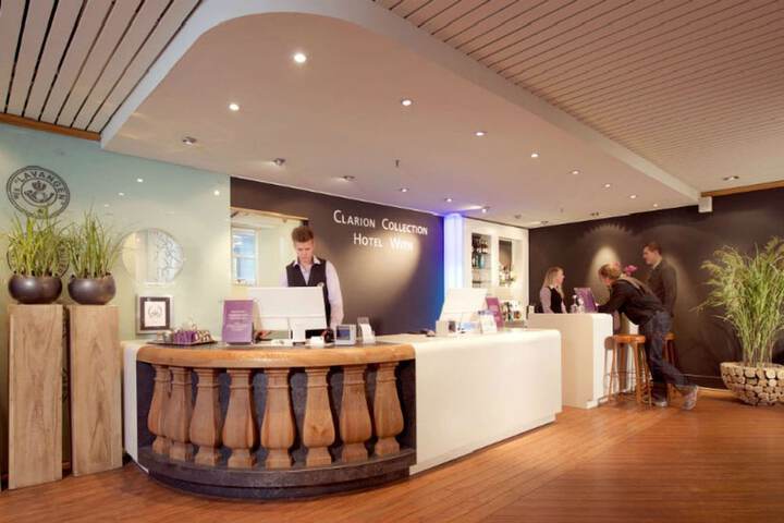 Guest Lobby