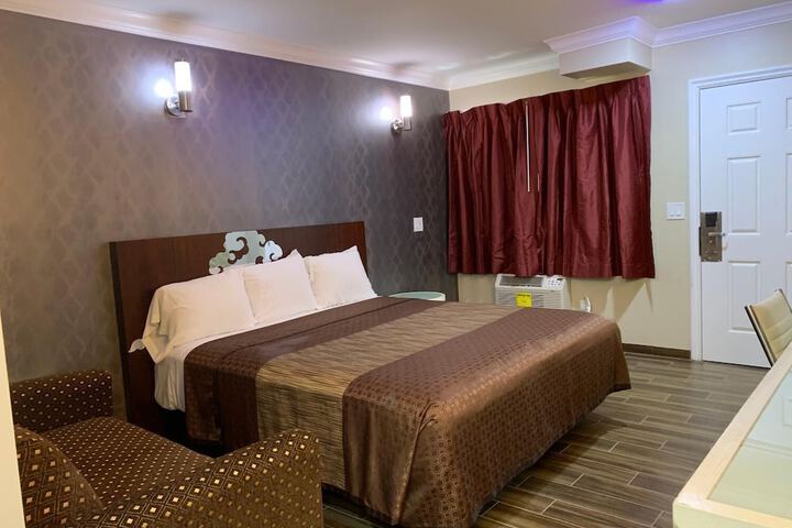 Room 15 of 36
