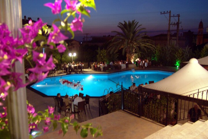 Pools & Facilities