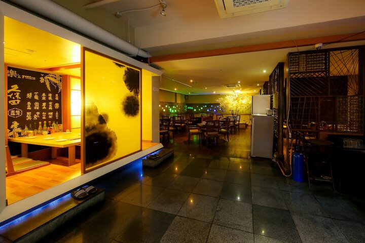 Lounge 80 of 90