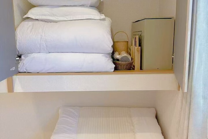 Room 34 of 47