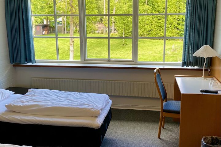 Room 7 of 42