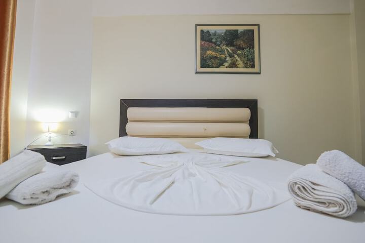 Room 12 of 84