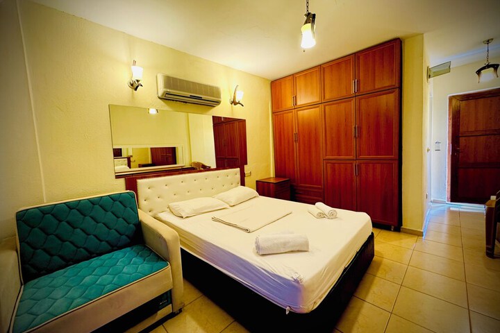 Room 10 of 36