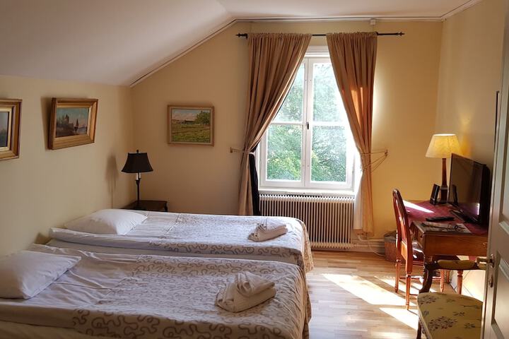 Room 5 of 33