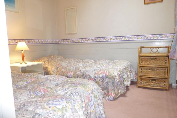 Room 11 of 27