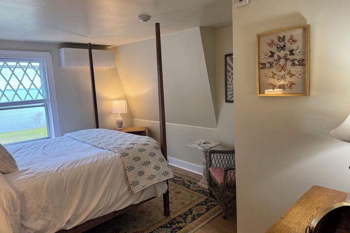 Room 52 of 182