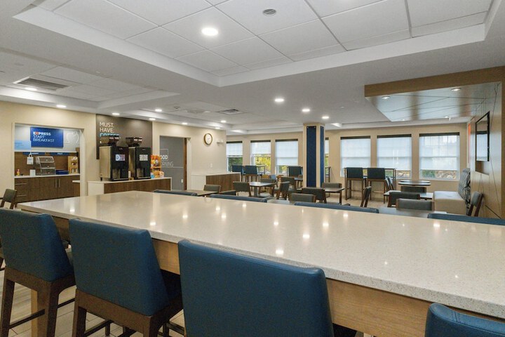 Breakfast/Coffee Service 86 of 104