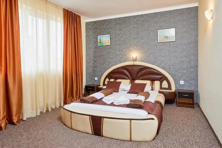 Room 2 of 19