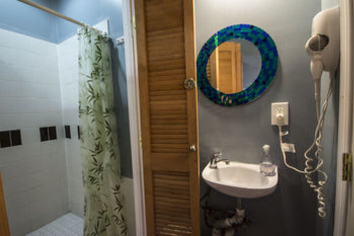 Room 3 of 27