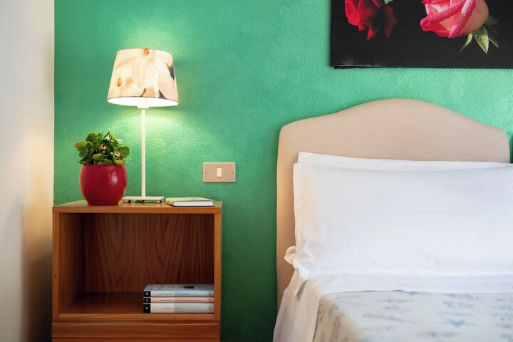 Room 8 of 78