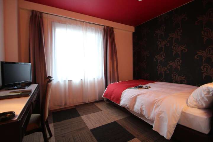 Room 7 of 15